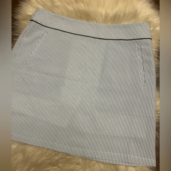 TUCKERNUCK RENWICK Periwinkle and White Seersucker Skort - Picture 7 of 16